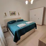 דירה Sleeping Chest *