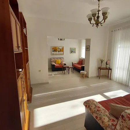 Sleeping Chest Apartmán Tirana